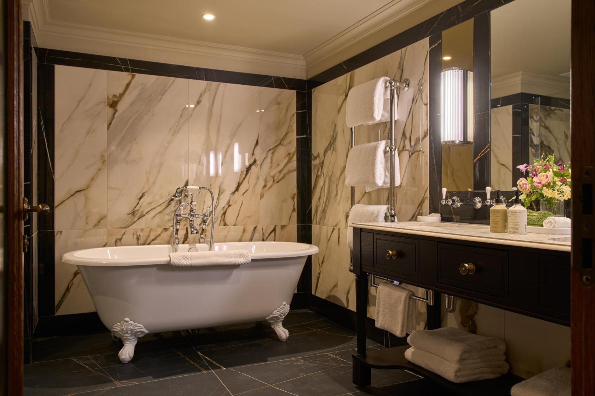 One-Bedroom Suite,1676731369:JPEG